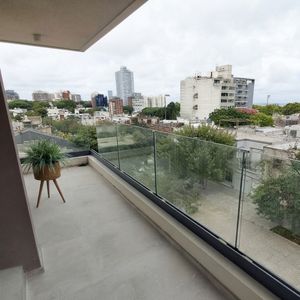 Punta Carretas – Apartamento En Alquiler De 1 Dormitorio Con Gran Terraza De 19 M2 Y Garaje - Totalmente Equipado A Estrenar