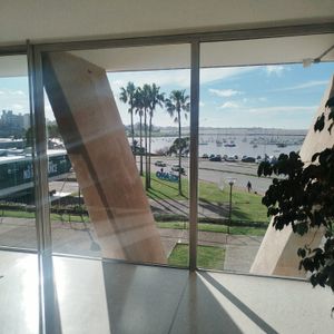 Sobre Rambla Con Cochera. Excelente Oportunidad