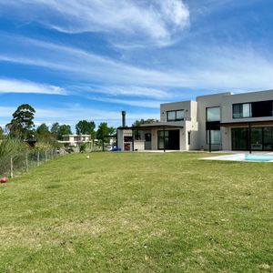 Altos De La Tahona. Nueva. 3 Dorms + Servicio. Piscina Climatizada