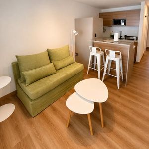 Alquiler Amueblad En Pocitos, Mono Ambiente En Piso 1, Moderno, Seguridad 24hs Sum, Lavadero, Gym