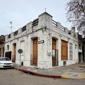 Atención Inversor! Vendo Casa De 2dorm, Garage Y Azotea Más Local Comercial - Total 121m2