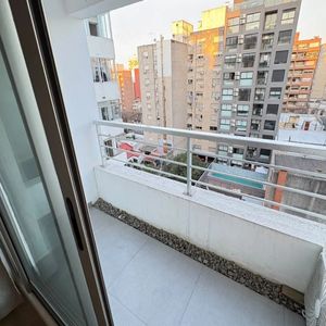 Exclusivo Monoambiente De 32 M² En Pocitos, A Pasos De La Rambla, Con Amenidades De Lujo Y Vistas Despejadas.