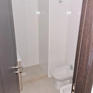 Alquiler En Pocitos, Mono Ambiente En Piso 7 Al Contra Frente, Sum, Porteria Diurna