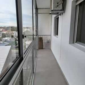 Alquiler En Malvin, 2 Dormitorios Y 2 Baños, Piso 3 Con Vista Al Mar, Terraza Cerrada, Opcion Garaje