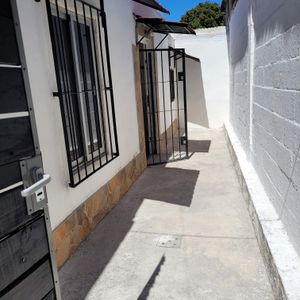 Alquiler En La Union 2 O 3 Dormitorios, Planta Baja Al Fondo, 2 Patios, Sin Gastos Comunes