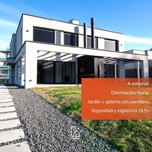 Venta Casa En Barrio Parques - 4 Dormitorios - Amplio Iluminado - Jardín - Seguridad 24hs - 3 Autos