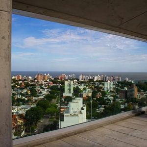 Apartamento Amueblado En Alquiler – 2 Dormitorios Con Cochera En Malvín