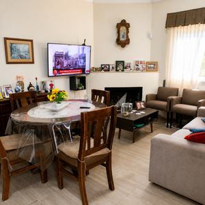 Se Vende Casa De 2 Dormitorios + Altillo, Apartamento Independiente, Garaje Y Barbacoa