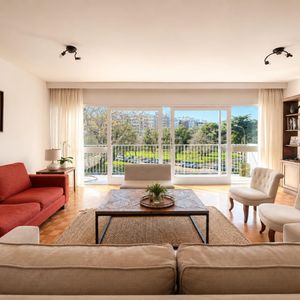 Exelente Planta En Villa Biarritz De 3 Dormitorios Y Servicio