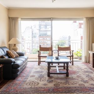 Pocitos Proximo Al Mar - Alquiler Apartamento De 2 Dormitorios Totalmente Amueblado.