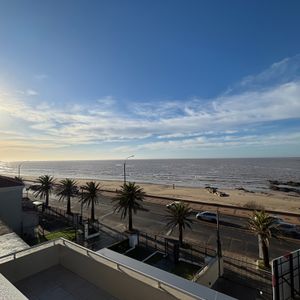 Lujoso Apartamento De 2 Dormitorios Con Vistas Panorámicas Al Mar