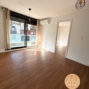 Alquila Excelente Apartamento Al Frente De 1 Dormitorio En Cordón Sur / Terraza / Garaje