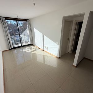 Alquilamos Apto De 1 Dormitorio Con Garage