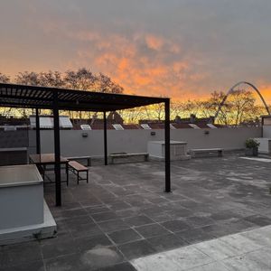 Apartamento De 1 Dormitorio En Alquiler | último Piso Con Vista A La Bahía $28.000