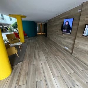 Alquiler En La Blanqueada Amueblado De 2 Dormitorios, Piso 7 Con Terraza, Garaje Incluido, Porteria, Sum