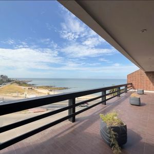Exclusiva Casa Frente Al Mar En Punta Gorda Con Renta