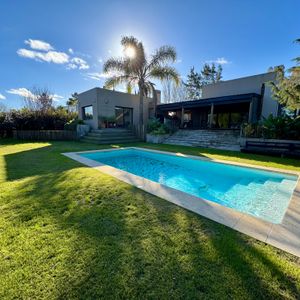 Venta Casa De 3 Dormitorios En Altos De La Tahona