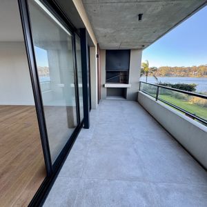 Alquiler Apartamento 2 Dormitorios En Avenida De Las Américas Parque Miramar Con Vista Al Lago