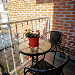 Venta En La Blanqueada, Mono Ambiente Con Separaciones Amueblado, Contra Frente, Balcon, Vig 24hs, Etc