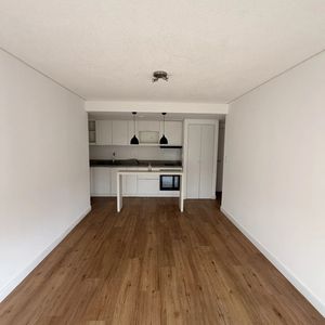 3632 / Excelente Apartamento De 2 Dormitorios Con Garaje Y Balcón – Malvin