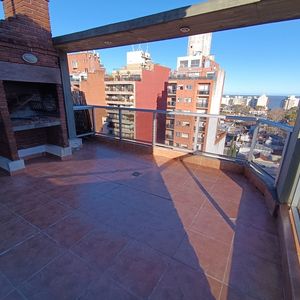 Inmejorable Zona! Penthouse Con Parrillero! 2 Dormitorios Y 2 Baños, Garage! Con Renta
