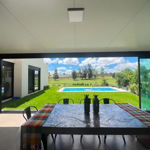 Moderna Con Amplios Ambientes! Barbacoa Cerrada Y Piscina