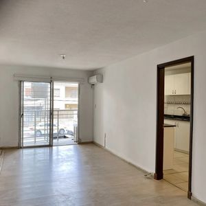3468 / Amplio Apto De 2 Dorms, 2 Baños Y Balcón / La Blanq