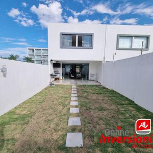 Amplia Casa En Venta