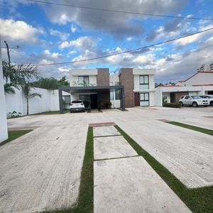 Casa En Venta De 3 Dormitorios En Condominio Villa Candelaria