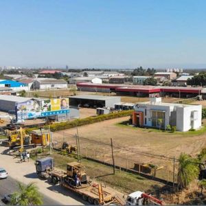 Terreno En Alquiler Con Oficinas - Zona Norte