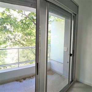 -apartamento De 1 Dormitorio, Balcón, Centro Sur