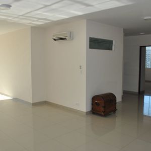 Amplio Departamento De 4 Dormitorios