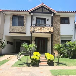 Casa En Alquiler En Condominio Ciudad Jardin En Zona Norte 6to Anillo 