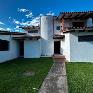 Casa Comercial Con Salon O Galpon En Alquiler