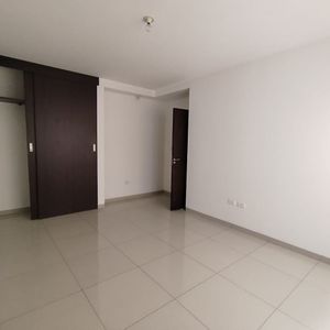 Hermoso Y Amplio Departamento De 2 Dormitorio  Condominio Torres Ingavi