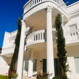 En Venta Espectacular Residencia En Av. Beni, A Pasos Del 2do Anillo