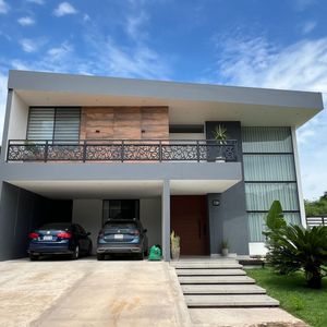 Casa De Lujo En Alquiler -  Amoblada  Cond. Casa De Campo Km 9 ½ Al Norte