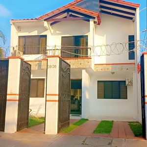 Propietario Alquila Casa De 2 Plantas Zona Av. San Aurelio - 2do Y 3er Anillo