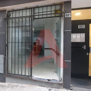 Centro - Local En Venta - 37 Mts Al Frente Con Baño