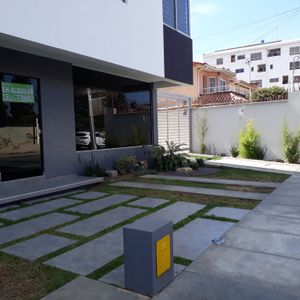 Tienda Comercial Alquiler 300 $us Sobre Avenida Chiquicollo
