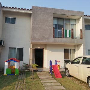 Hermosa Y Amplia Casa En Venta Ubicada En La Av. Alemana Entre 7mo Y 8vo Anillo