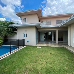Casa En Venta De 3 Dormitorios En Condominio Santa Cruz La Vieja