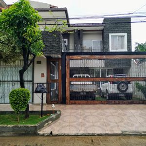 Precio De Oferta, Bonita Casa Zona Norte, Venta O Anticretico