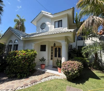 Casa En Venta, Barrio Las Palmas