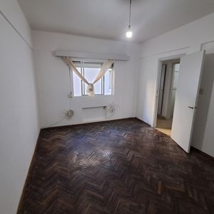 Tres Cruces Venta Apartamento 2 Dormitorios Primer Piso Por Escalera
