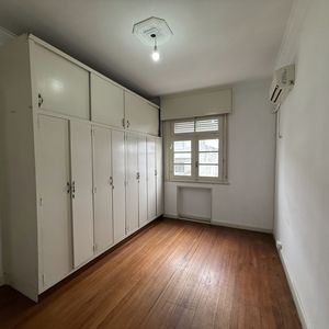Cordón: Gran Apartamento De 3 Dormitorios Y 2 Baños Con Balcón