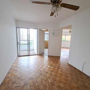 Pocitos: Apartamento De Un Dormitorio Próximo A La Rambla Con Renta