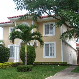 Vendo Hermosa Casa En Jardines Del Urubo