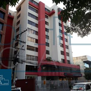 En Venta Amplio Departamento Sobre Avenida America
