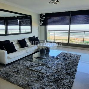 Importante Departamento De 3 Dormitorios En Suite